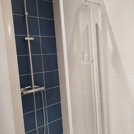 Pensjonat Chambre 3 Sur 4 Avec Sdb Privee Dans Logement Partage *